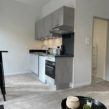 Apartment Superb Flat With Air Conditioning And Beautiful Stone For 2p *