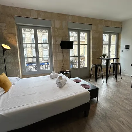 Apartment Superb Flat With Air Conditioning And Beautiful Stone For 2p
